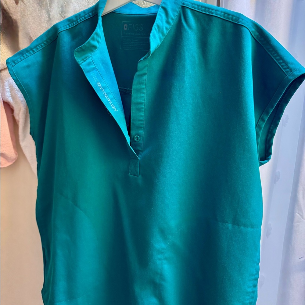 Figs green Rafaela scrub top small…